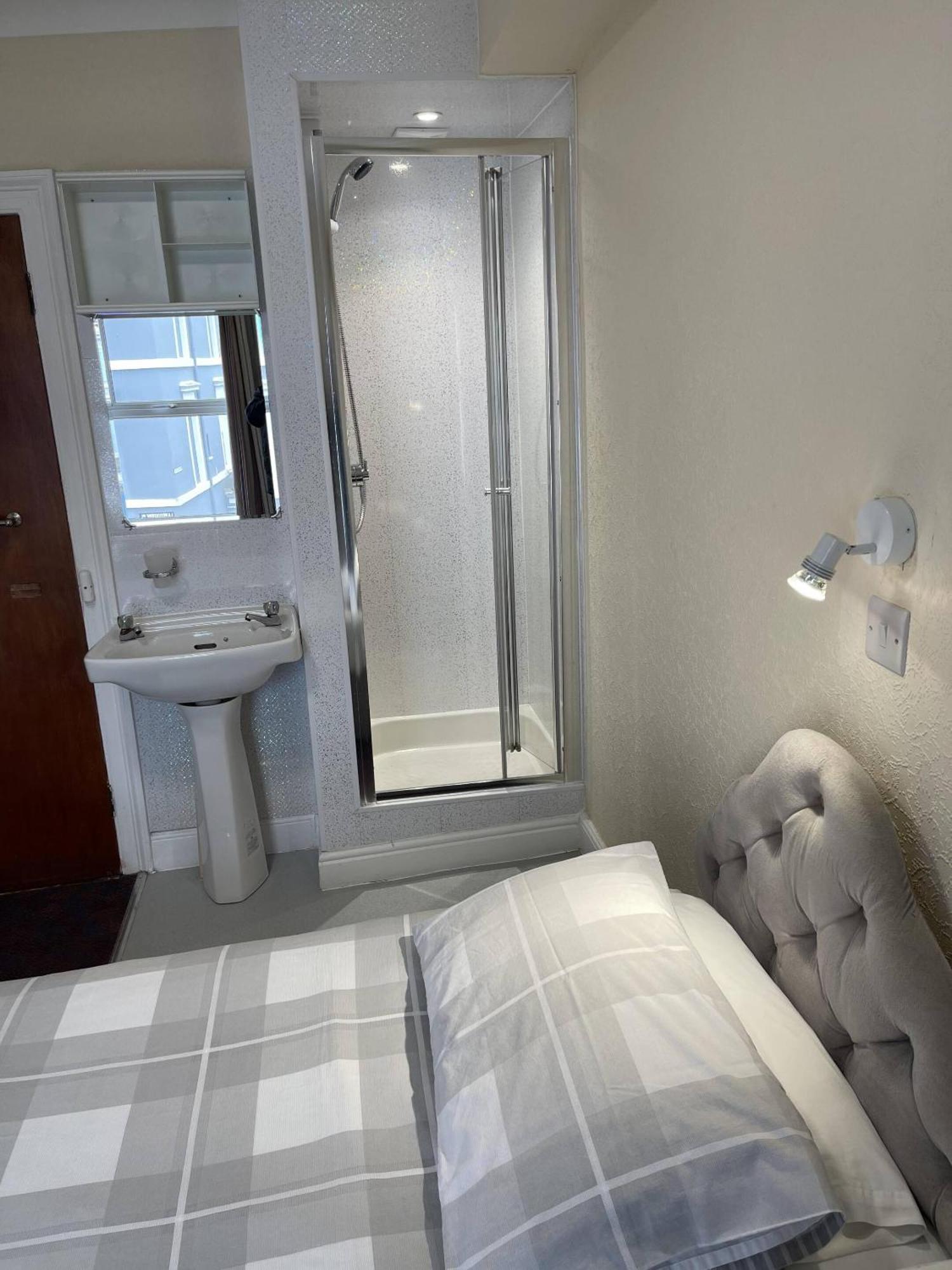 Lamplighter Guesthouse Plymouth Rum bild